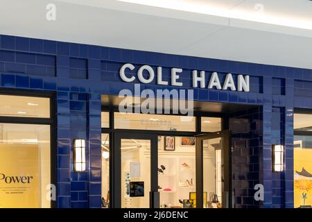 Houston, Texas, États-Unis - 25 février 2022 : magasin Cole Haan dans un centre commercial. Banque D'Images