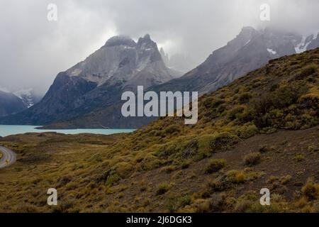 Route vers le point de vue Los Cuernos , parc national Torres del Paine en Patagonie chilienne Banque D'Images