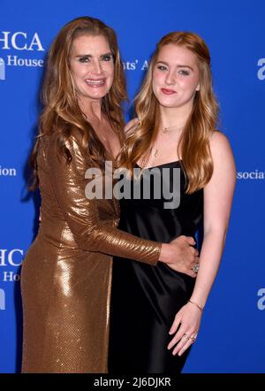 Brooke Shields et Rowan Francis Henchy arrivent au dîner des correspondants de la Maison Blanche 2022 qui s'est tenu à l'hôtel Hilton de Washington le 30 avril 2022 à Washington, D.C. © Tammie Arroyo / AFF-USA.com Banque D'Images