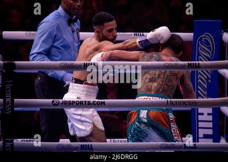 New York, NY, États-Unis. 30th avril 2022. NEW YORK, NY - AVRIL 30 : Galal Yafai bat Miguel Cartagena, gagnant l'arrêt de coin (TKO) et réclamant le titre international de poids lourd de la WBC à Taylor vs Serrano à Madison Square Garden le 30 avril 2022 à New York, NY, États-Unis. (Photo de Matt Davies/PxImages) crédit: PX Images/Alamy Live News Banque D'Images