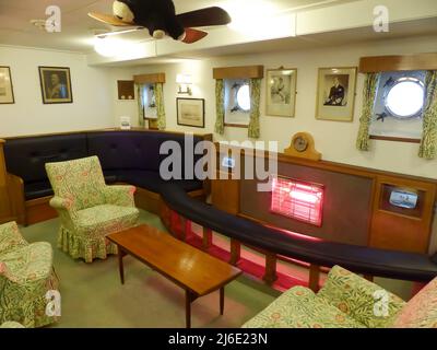 Leith en Écosse : le Royal Yacht Britannia - le bar de la salle des gardes Banque D'Images