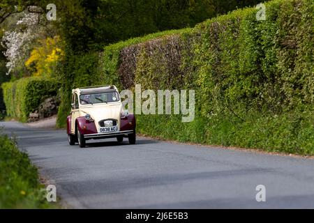 Citreon 2CV. Participation à la course de charité « Wye Run » de Wales et de la vallée de la Wye, le club Rotary de printemps de voitures classiques. Banque D'Images