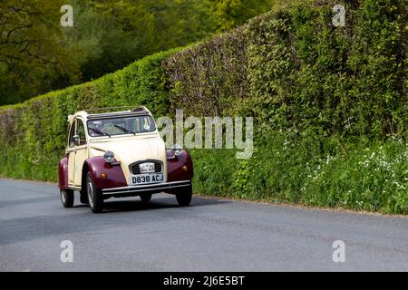 Citreon 2CV. Participation à la course de charité « Wye Run » de Wales et de la vallée de la Wye, le club Rotary de printemps de voitures classiques. Banque D'Images