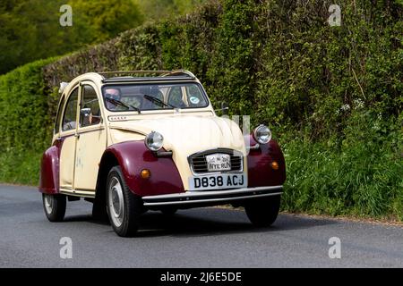 Citreon 2CV. Participation à la course de charité « Wye Run » de Wales et de la vallée de la Wye, le club Rotary de printemps de voitures classiques. Banque D'Images