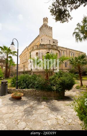 Château d'Acquaviva (Cactello Acquaviva) Vieille ville de NADO, Salento, Apulia (Pulgia) Italie. De Vita, architecte du château Giulio Antonio Acquaviva, duc d'Atri Banque D'Images