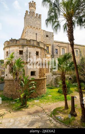 Château d'Acquaviva (Cactello Acquaviva) Vieille ville de NADO, Salento, Apulia (Pulgia) Italie. De Vita, architecte du château Giulio Antonio Acquaviva, duc d'Atri Banque D'Images