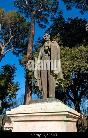 Bronze la statue du héros national colombien Francisco de Paula Santander (1792-1840) par le sculpteur Carlos Viejo, Parc de la Villa Borghèse, Rome, Lazio, Italie Banque D'Images