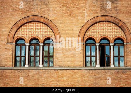 Trévise. Palais médiéval appelé Palazzo dei Trecento ou Palazzo della Ragione, 1268. Place de la ville appelée Piazza dei Signori, Vénétie, Italie, Europe. Banque D'Images