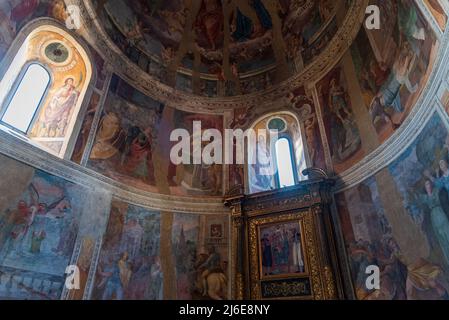 Le Sanctuaire de SS Cosma e Damiano est situé à Isernia. Il existe depuis 1130. À l'intérieur, les bustes en argent du XVIIe siècle sont vénérés Banque D'Images