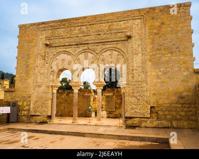 Portique reconstruit dans la cour principale de la Maison de Ja'far - Madinat al-Zahra (la ville brillante) - Cordoue, Espagne Banque D'Images