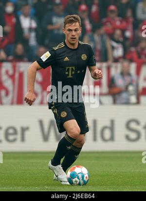 30 avril 2022, Mewa Arena, Mayence, GER, 1.FBL, 1.FSV FSV Mayence 05 contre FC Bayern Munich , les réglementations DFL interdisent toute utilisation de photographies comme séquences d'images et/ou quasi-vidéo. Dans l'image Joshua Kimmich (Munich) Banque D'Images