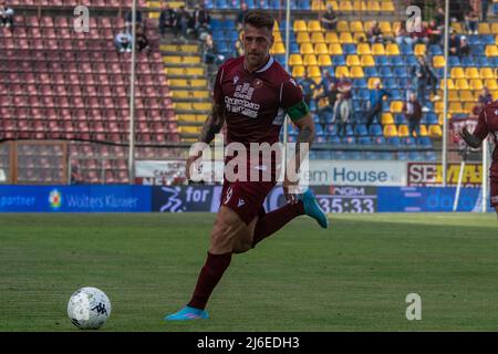 Stadio Oreste Granillo, Reggio Calabria, Italie, 30 avril 2022, Denis German reggina porte le ballon pendant Reggina 1914 vs Como 1907 - Italien SO Banque D'Images