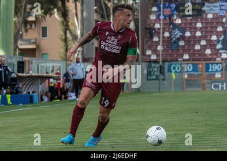 Stadio Oreste Granillo, Reggio Calabria, Italie, 30 avril 2022, Denis German reggina porte le ballon pendant Reggina 1914 vs Como 1907 - Italien SO Banque D'Images