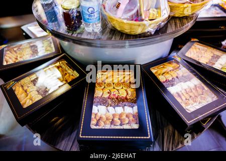 La Haye, pays-Bas. 1st mai 2022. 2022-05-01 12:27:21 LA HAYE - cookies marocains à la boulangerie de Marrakech à cause de la Fest du sucre. Le mois islamique de jeûne du Ramadan est terminé. Les musulmans du monde entier célèbrent la fin du jeûne avec Eid al-Fitr. ANP MARCO DE SWART pays-bas - belgique Out crédit: ANP/Alay Live News Banque D'Images