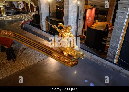 Barcelone, Espagne. Royal Galley navire dans le Musée maritime, construit dans les Drassanes Reals en 1568 Banque D'Images