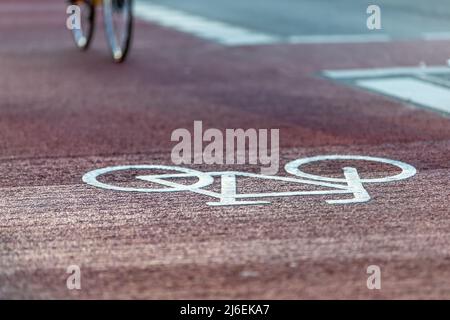 icône de piste cyclable sur revêtement rouge Banque D'Images