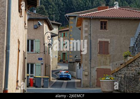 CHAMELET, FRANCE, 28 avril 2022 : Rallye Rhone-Charbonnières est la deuxième étape du Championnat de voitures de rallye français sur les routes des collines du Beaujolais et vi Banque D'Images