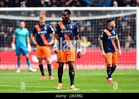 EINDHOVEN - Elton Kabangu, de Willem II, a été déçu après le match de 3-1 entre le PSV Eindhoven et Willem II au stade Phillips, le 1 mai 2022 à Eindhoven, pays-Bas. ANP OLAF KRAAK Banque D'Images