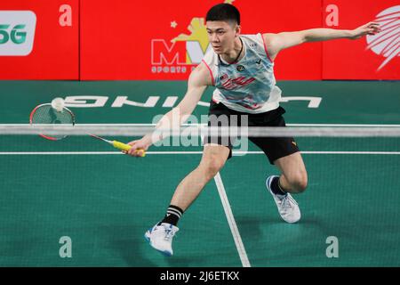 (220501) -- MANILLE, le 1 mai 2022 (Xinhua) -- Lee Zii Jia de Malaisie participe à la finale masculine contre Jonatan Christie de l'Indonésie aux Championnats d'Asie de badminton 2022 à Manille, aux Philippines, le 1 mai 2022. (Xinhua/Rouelle Umali) Banque D'Images