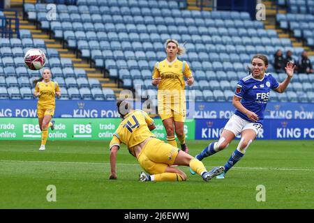 LEICESTER, ROYAUME-UNI. MAI 1st Shannon O'Brien, de Leicester City, tire sur but lors du match de la Super League féminine de Barclays FA entre Leicester City et Reading au King Power Stadium, Leicester, le dimanche 1st mai 2022. (Crédit : Kieran Riley | INFORMATIONS MI) crédit : INFORMATIONS MI et sport /Actualités Alay Live Banque D'Images