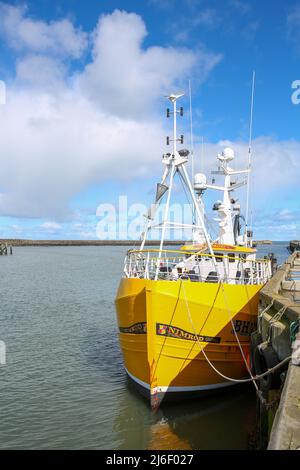 Bateaux de pêche à amble Harbour, Northumberland printemps 2022 Banque D'Images