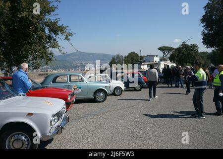 Voitures d'époque avant de commencer la course historique à Posillipo, Naples, Italie 2022 - Circuito storico Posillipo - Banque D'Images