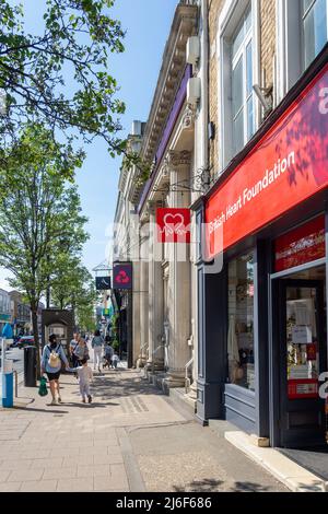 Victoria Road, Surbiton, quartier royal de Kingston upon Thames, Greater London, Angleterre, Royaume-Uni Banque D'Images