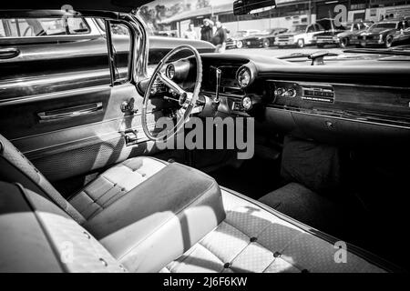 un musclecar américain en blanc noir Banque D'Images