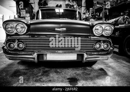 un musclecar américain en blanc noir Banque D'Images