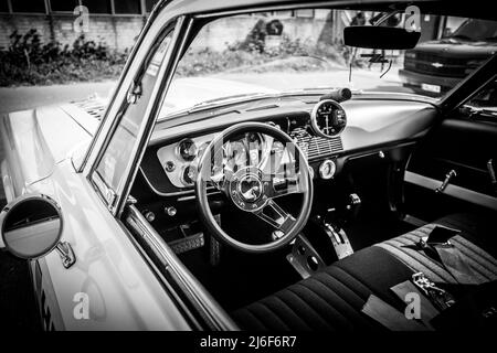 un musclecar américain en blanc noir Banque D'Images