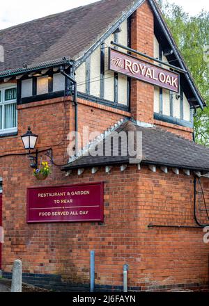 Le Royal Oak pub à Catshill, Worcestershire, Angleterre. Banque D'Images