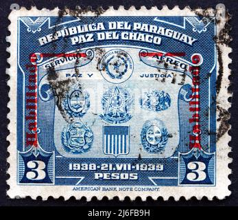 PARAGUAY - VERS 1939: Un timbre imprimé au Paraguay montre des armoiries, première Conférence de paix de Buenos Aires, vers 1939 Banque D'Images