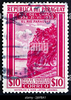 PARAGUAY - VERS 1940: Un timbre imprimé au Paraguay montre la vue du fleuve Paraguay, deuxième Conférence de paix de Buenos Aires, vers 1940 Banque D'Images