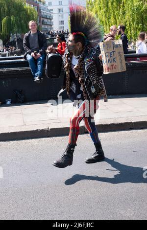 Punk Rocker dansant Banque D'Images