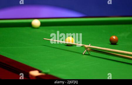 Sheffield, Yorkshire, Royaume-Uni. 1st 2022 mai : Crucible Theatre, Sheffield Yorkshire, Angleterre ; finale de Snooker du Championnat du monde de Betfred, Ronnie O'Sullivan versus Judd Trump : Ronnie O'Sullivan CUE and the Rest Credit: Action plus Sports Images/Alay Live News Banque D'Images