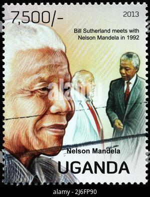 Portrait de Nelson Mandela sur timbre-poste de l'Ouganda Banque D'Images