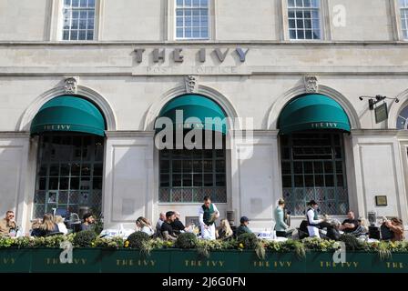 Le restaurant Ivy in the Lanes, sur Ship Street, le dimanche de Pâques 2022, East Sussex, Royaume-Uni Banque D'Images