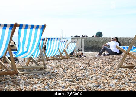 La plage de galets à Brighton le dimanche de Pâques 2022, dans l'est du Sussex, au Royaume-Uni Banque D'Images