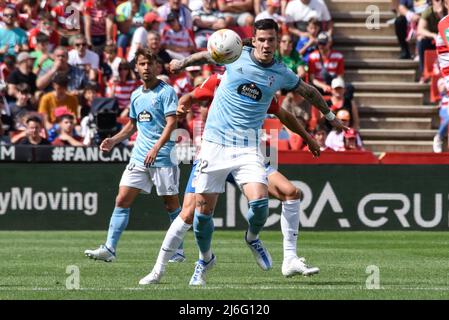 Santi Mina de RC Celta en action pendant le match de la Ligue entre Grenade CF et RC Celta au stade Nuevo Los Carmenes le 1 mai 2022 à Grenade, Espagne (photo de José M Baldomero / Pacific Press) Banque D'Images