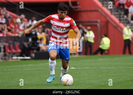 1 mai 2022, Grenade, Grenade, Espagne: Matias Arezo de Grenade CF conduit le ballon avec pendant le match de la Ligue entre Grenade CF et RC Celta au stade Nuevo Los Carmenes le 1 mai 2022 à Grenade, Espagne (Credit image: © Jose M. Baldomero/Pacific Press via ZUMA Press Wire) Banque D'Images