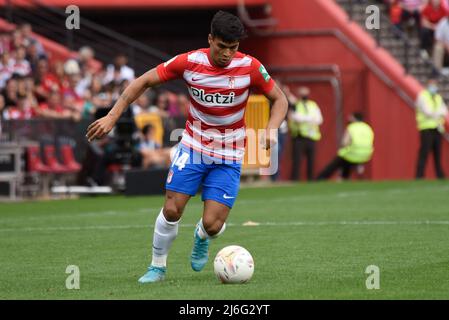 1 mai 2022, Grenade, Grenade, Espagne: Matias Arezo de Grenade CF conduit le ballon avec pendant le match de la Ligue entre Grenade CF et RC Celta au stade Nuevo Los Carmenes le 1 mai 2022 à Grenade, Espagne (Credit image: © Jose M. Baldomero/Pacific Press via ZUMA Press Wire) Banque D'Images