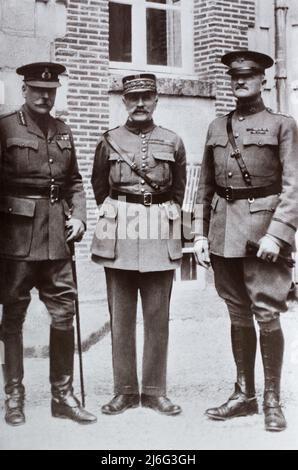 Une réunion des commandants alliés - le maréchal Haig, le général Foch et le général Pershing - sur le front ouest pendant la première Guerre mondiale, c. Juillet 1918. Banque D'Images