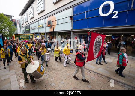 Journée de mai à Manchester le dimanche 1 mai. Les ouvriers se sont réunis à 11:15am sur la place Saint-Pierre pour mars à 11:30am aux jardins de Sackville pour 1pm pour le festival des discours, y compris du chef du conseil, Bev Craig, musique live, nourriture, boissons et stands. Parmi les litiges locaux en cours, on compte le différend sur la rémunération du RMT Trans Pennine Express et les membres Unite du CHEP qui sont en grève continue depuis le 17 décembre - la plus longue grève de l'histoire de Unite. Credit: GaryRobertschography/Alamy Live News Banque D'Images