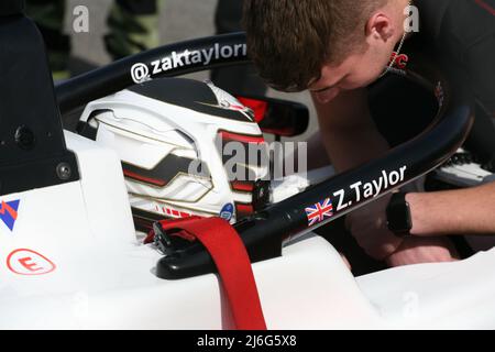 Zak Taylor, pilote de course britannique, GB3 pilotes assis en voiture, hellaqué. Banque D'Images