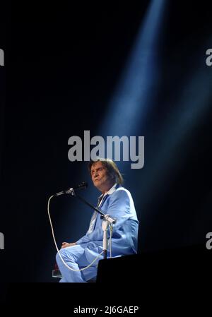 30 avril 2022, Washington, District de Columbia, Etats-Unis: Chanteur-compositeur brésilien, Aussi connu sous le nom de roi de musique latine ou simplement le roi, ROBERTO CARLOS, chante au DAR Constitution Hall à Washington, DC dans le cadre de sa tournée de 2022 en Amérique du Nord et Centrale. Il est considéré comme l'un des artistes les plus influents du Brésil et cité comme source d'inspiration par de nombreux artistes et groupes depuis les années 1960 (Image de crédit : © Bob Karp/ZUMA Press Wire) Banque D'Images