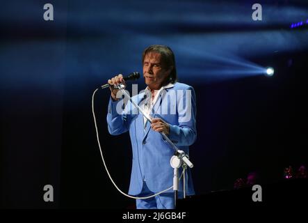 30 avril 2022, Washington, District de Columbia, Etats-Unis: Chanteur-compositeur brésilien, Aussi connu sous le nom de roi de musique latine ou simplement le roi, ROBERTO CARLOS, chante au DAR Constitution Hall à Washington, DC dans le cadre de sa tournée de 2022 en Amérique du Nord et Centrale. Il est considéré comme l'un des artistes les plus influents du Brésil et cité comme source d'inspiration par de nombreux artistes et groupes depuis les années 1960 (Image de crédit : © Bob Karp/ZUMA Press Wire) Banque D'Images