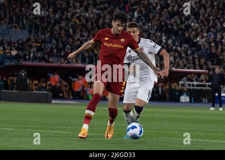 Rome, Italie. 1 mai 2022. Roger Ibanez da Silva d'AS Roma regarde pendant la série Un match entre Roma et Bologne au Stadio Olimpico. Cosimo Martemucci / Alamy Live News Banque D'Images