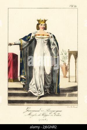 Jeanne de Bourgogne, ou Joan le lame, 1328. Reine de France comme première femme du roi Philippe VI En couronne dorée avec caul en maille d'or, manteau bleu avec fleur d'or-de-lys et doublure en hermine, robe blanche et pantoufles. Jeanne de Bourgogne. Femme de Philippe de Valois. Lithographie de couleur main par Lorenzo Bianchi d'après Hippolyte Lecomte de Costuci civili e militarari della monarchia francese dal 1200 al 1820, Naples, 1825. Édition italienne des costumes civils et militaires de Lecomte de la monarchie française de 1200 à 1820. Banque D'Images