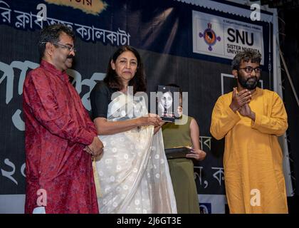 Programme d'inauguration de la version bengali de la collection de poésie de l'éminente actrice Deepti Naval « Lamha Lamha » au Rotary Sadan, Kolkata par elle-même. Le livre a été traduit par Manabendranath Saha. Le programme de lancement du livre de gala a été organisé par l'éditeur Saptarshi Prakashan, le Rotary Club de Calcutta et l'Université Sister Nivedita. (Photo par Amlan Biswas/Pacific Press) Banque D'Images