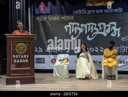 Programme d'inauguration de la version bengali de la collection de poésie de l'éminente actrice Deepti Naval « Lamha Lamha » au Rotary Sadan, Kolkata par elle-même. Le livre a été traduit par Manabendranath Saha. Le programme de lancement du livre de gala a été organisé par l'éditeur Saptarshi Prakashan, le Rotary Club de Calcutta et l'Université Sister Nivedita. (Photo par Amlan Biswas/Pacific Press) Banque D'Images